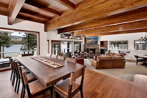 Chalet rustique, Plusieurs lits, baignoire à remous, vue sur la montagne (2547) | 5 chambres, décor unique, ameublement unique, literie fournie