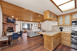 Cabin, Multiple Beds, Patio, Mountain View (2486) | Private kitchen | Fridge, microwave, oven, stovetop