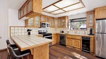 Cabin, Multiple Beds, Patio, Mountain View (2486) | Private kitchen | Fridge, microwave, oven, stovetop