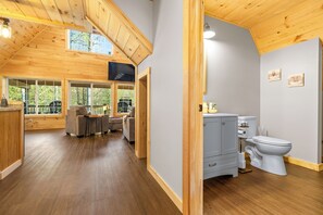 Interior - NEW creekside Home w Firepit BBQ Kayak Pets (Cold Brook)