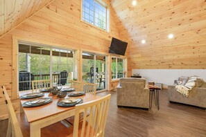 Dining - NEW creekside Home w Firepit BBQ Kayak Pets (Cold Brook)