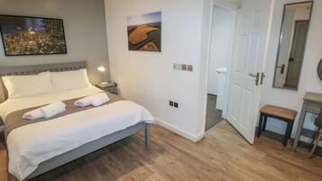 1 quarto, individualmente decorados, individualmente mobiliados