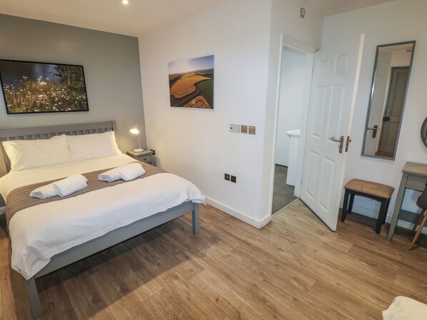 1 Schlafzimmer, individuell dekoriert, individuell eingerichtet