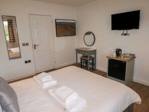 1 bedroom, individually decorated, individually furnished, free WiFi
