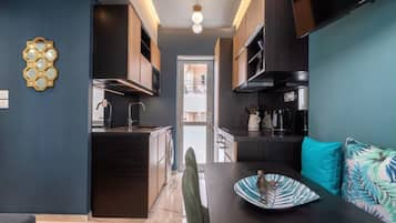 Comfort Apartment, 2 Bedrooms, Non Smoking | Private kitchen | Full-size fridge, microwave, oven, stovetop