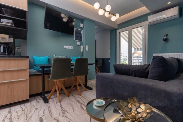 Comfort Apartment, 2 Bedrooms, Non Smoking | Living area