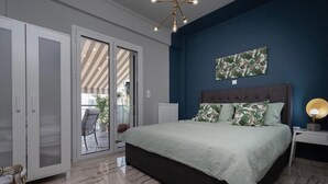 Leilighet – comfort, 2 soverom, ikke-røyk | 2 soverom, skrivebord for bærbar PC, strykejern/-brett og barnesenger