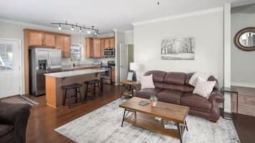 智能电视、壁炉、电子游戏