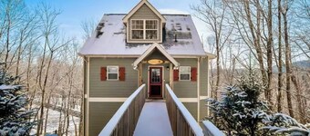 Location! Charming mountain retreat at 4000' elevation with stunning views.