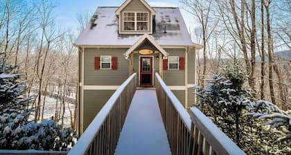 Location! Charming mountain retreat at 4000' elevation with stunning views.