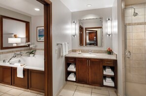 Jetted tub, hair dryer, towels, soap