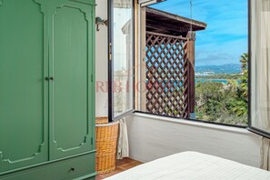 3 chambres, fer et planche à repasser, draps fournis