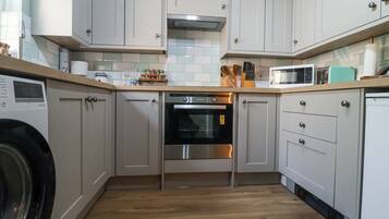 Dụng cụ nấu nướng/bát dĩa/dao nĩa