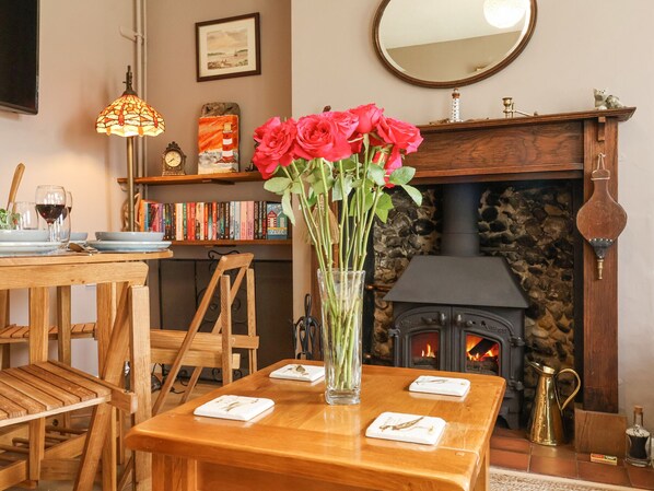 Dining - 1 Rumsby Cottages (Lowestoft)