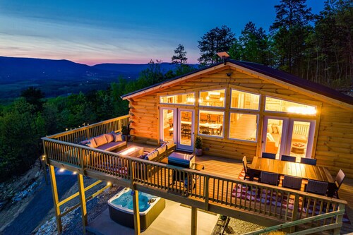 Epic Views - Pickleball - HotTub - Firepit - Shenandoah National Park!