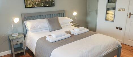 1 bedroom, individually decorated, individually furnished, free WiFi