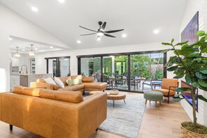 Smart TV, lareira, pebolim