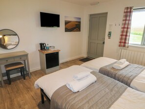 1 bedroom, individually decorated, individually furnished, free WiFi - Oak (Cowbridge)