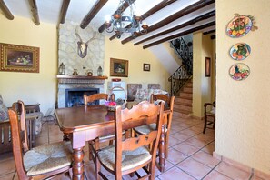 Dining - Authentic cortijo with private pool (Loja)
