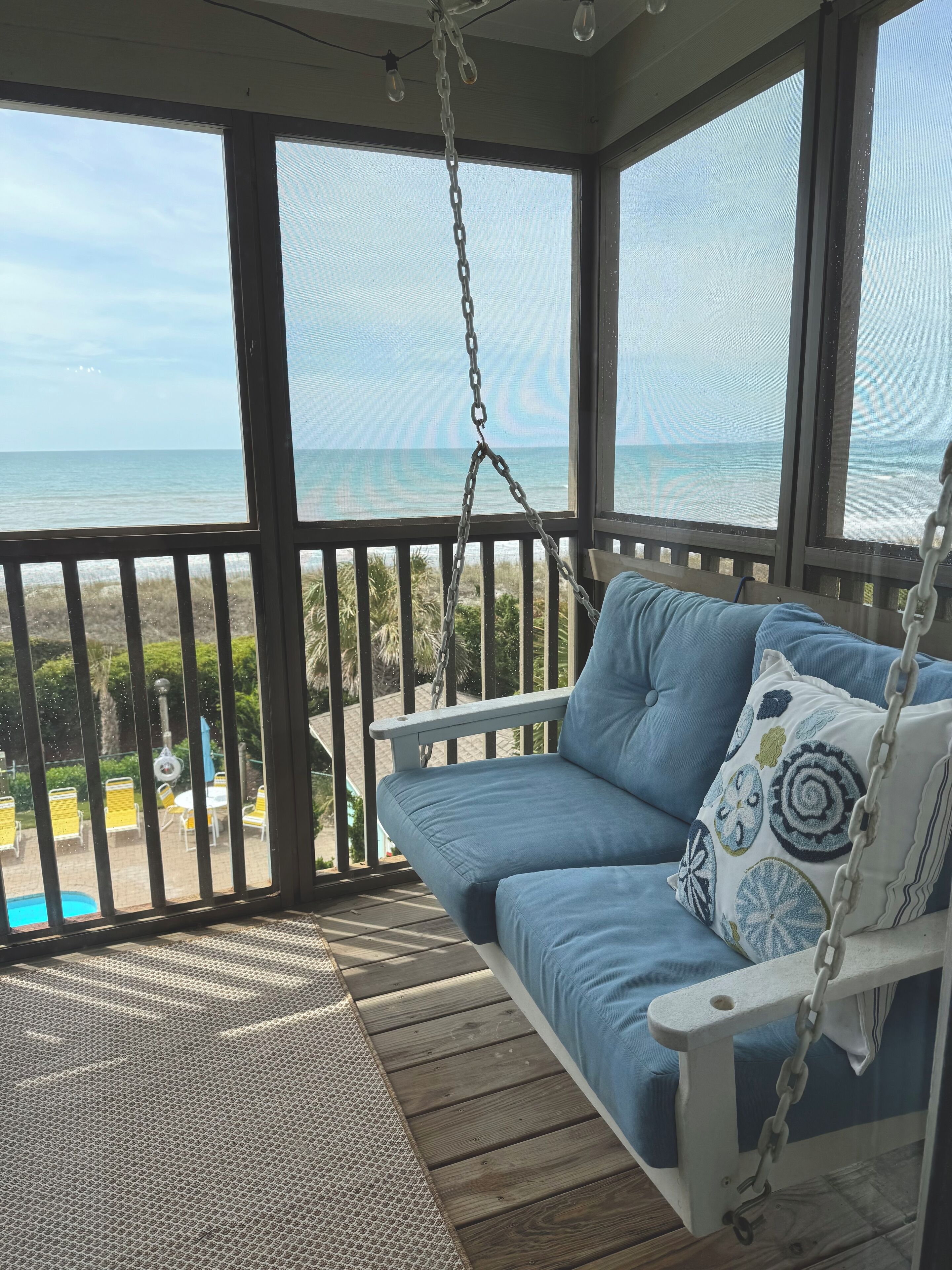 Smart TV, books, stereo