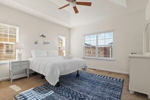 4 habitaciones, tabla de planchar con plancha, wifi y ropa de cama 