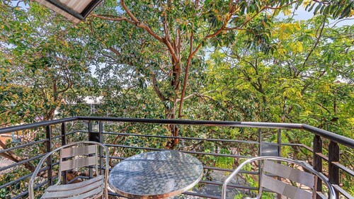 2 BR Apartment with Car Parking on Melbourne Street
