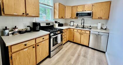 The White House - Close to campus + downtown - lots of room for everyone