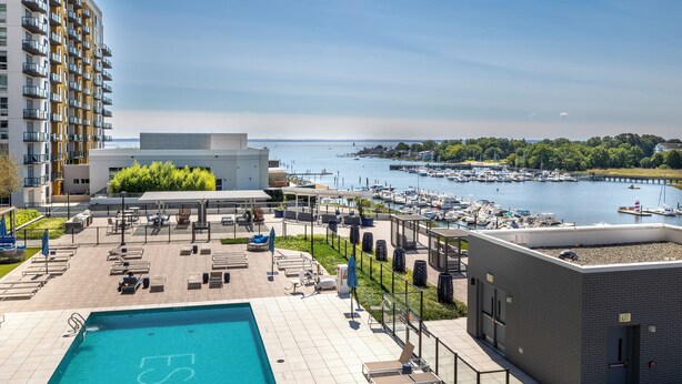 Outdoor pool - Escape - 1006 (Stamford)