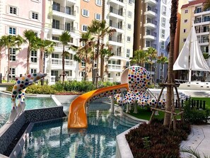 3 outdoor pools