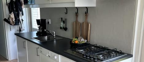 Refrigerador, microondas, parrilla de estufa y lavavajillas