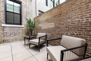 อพาร์ทเมนท์, ระเบียง (2 Bedrooms) | ภายใน