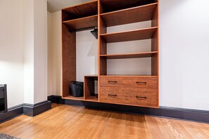 Apartment, Multiple Beds (4 Bedrooms) | Interior