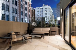 2BR Iconic Penthouse + Private Patio | The Mayfair | Terrace/patio