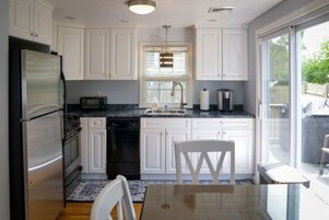House, Smoking | 3 bedrooms, desk