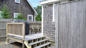 House | 3 bedrooms, desk