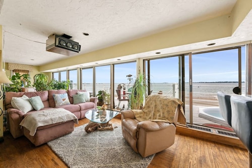 Coastal Charm Lobster Ch Teau