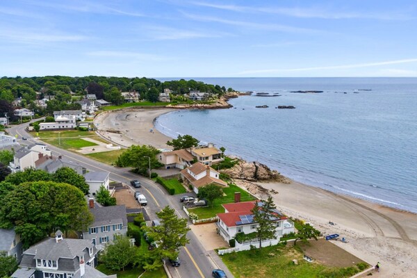 Coastal Charm Lobster Ch Teau - Fort Beach, MA