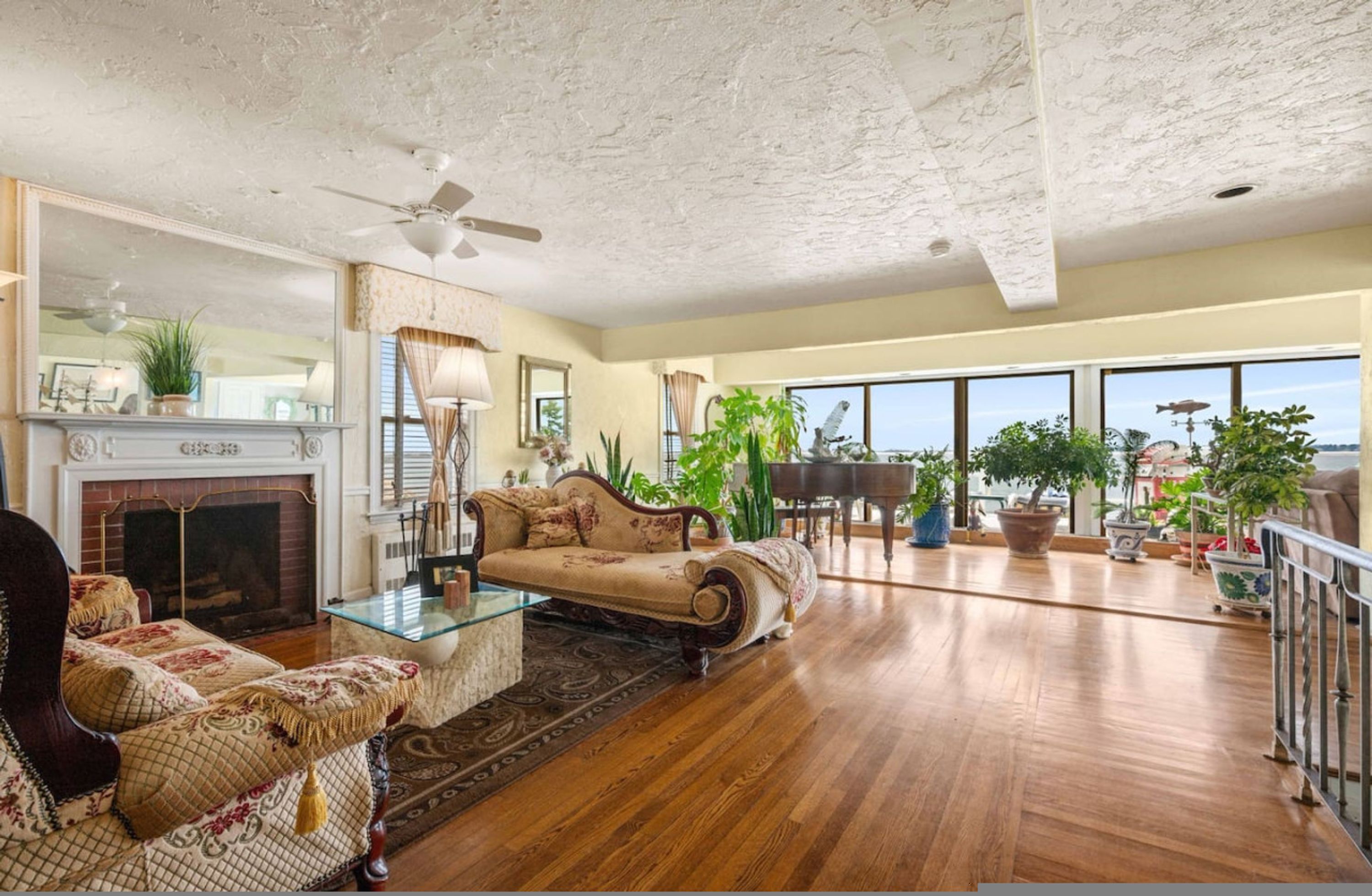 Apartment | 2 bedrooms, desk