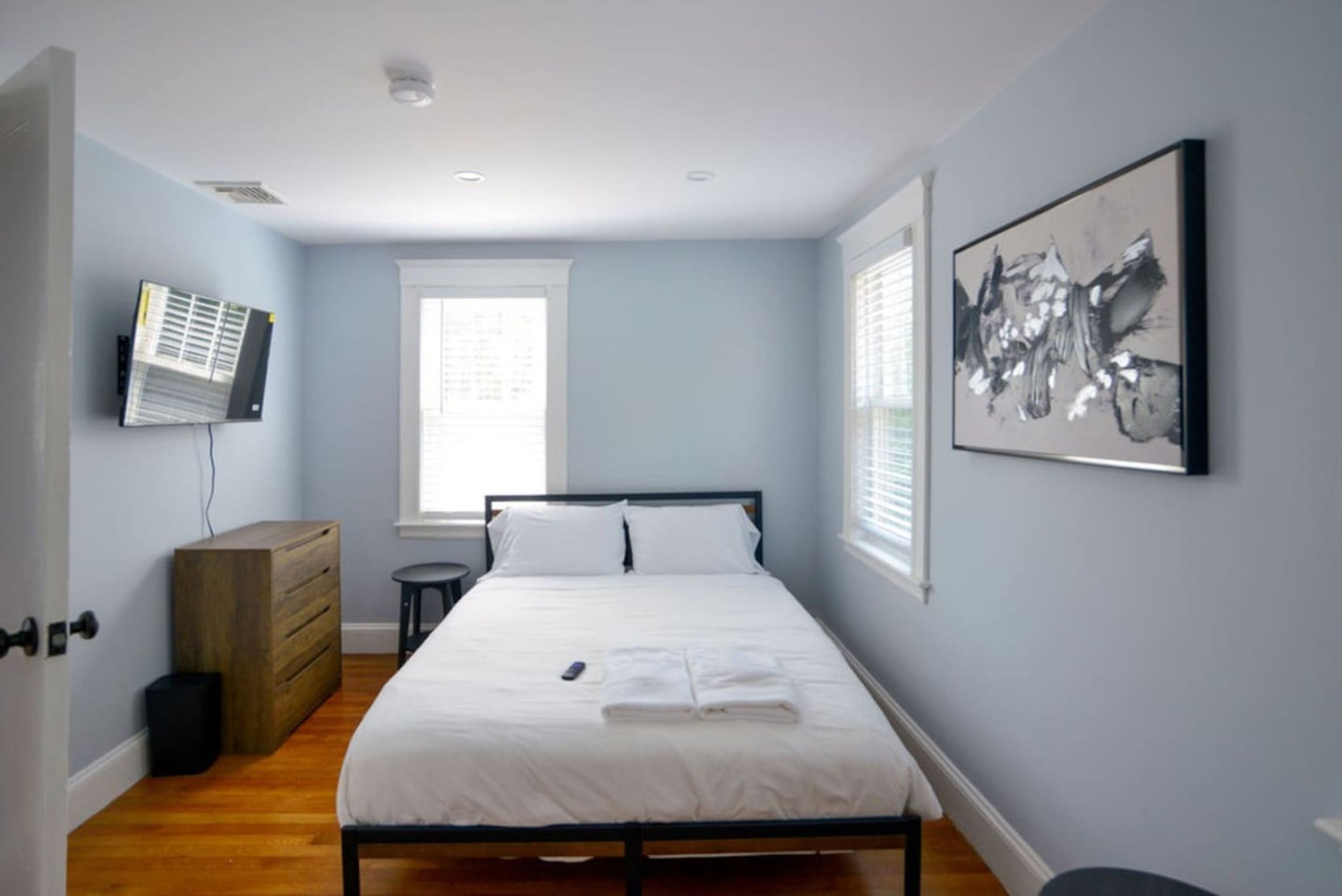 House | 5 bedrooms, desk