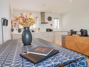 Cookware/dishes/utensils - Ebbtide (Newquay)