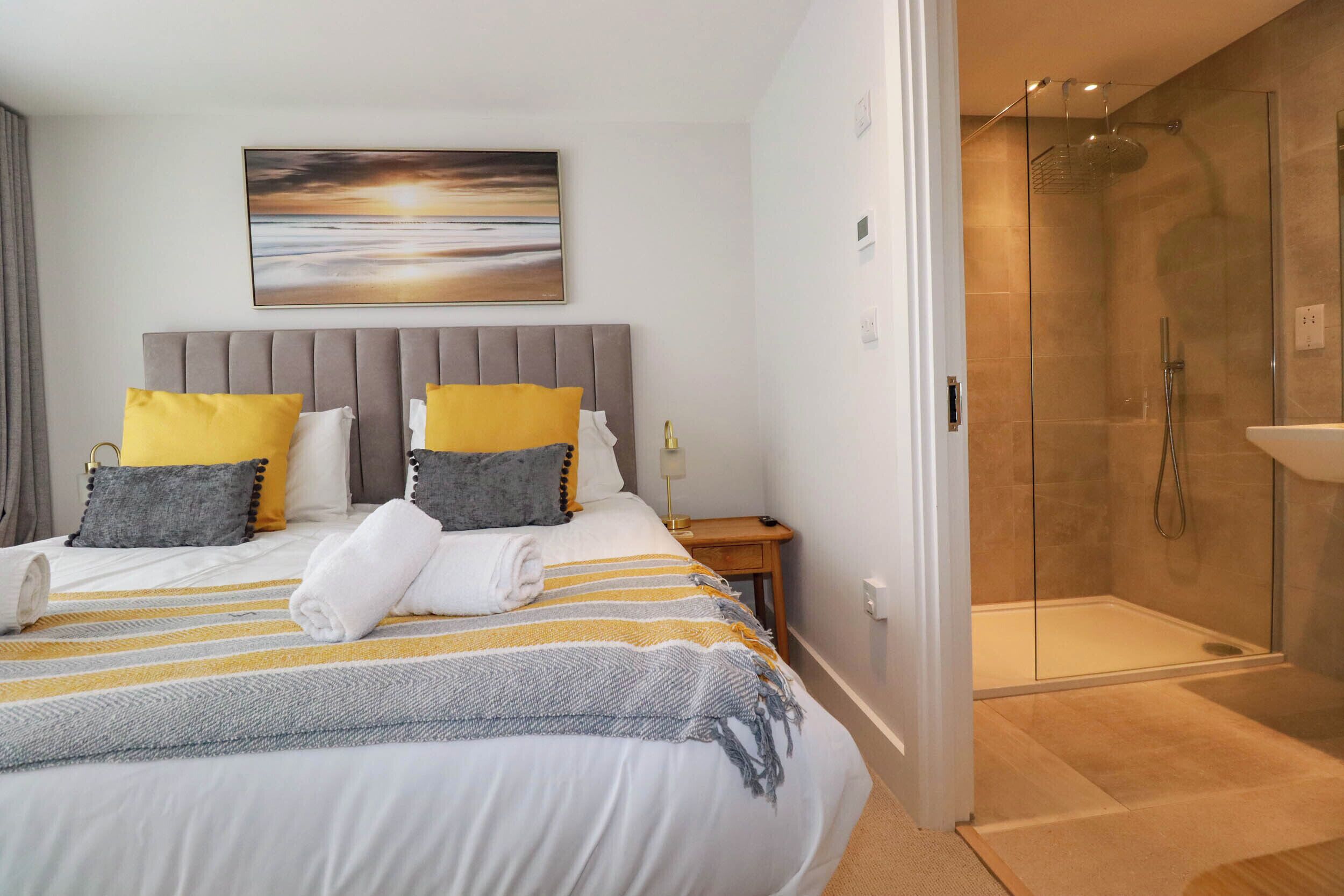 2 bedrooms, individually decorated, individually furnished, free WiFi