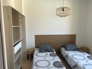 Iron/ironing board, WiFi - House in a gated community with heated swimming pool (Mouries)