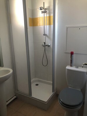 Dusche, Haartrockner, Toilettenpapier