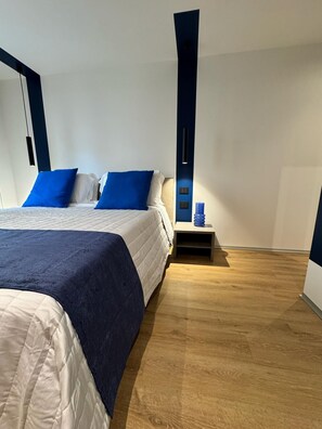 1 bedroom, iron/ironing board, WiFi, bed sheets - Suite with Balcony Between downtown and Porta Nuova Station (Verona)