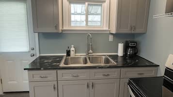 雪櫃、微波爐、爐具、咖啡機/沖茶器