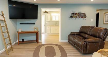 Mercer Lakefront 3BR | Workspace + Pets