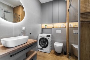Comfort-Apartment, Balkon | Badezimmer