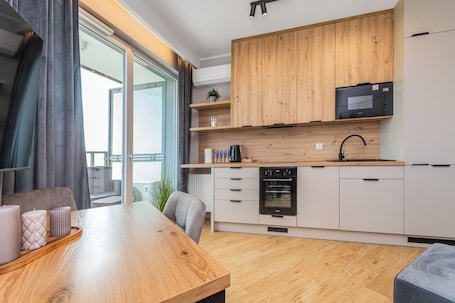 Comfort Apartment, Balcony | Private kitchen