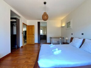 3 bedrooms, iron/ironing board, WiFi