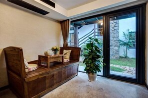 Interior - Mohe Guesthouse (Deqing)